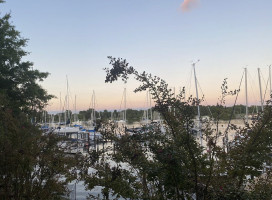 La Vela Italian outside