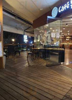 Dub’s Wings Grill inside