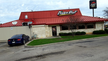 Pizza Hut outside