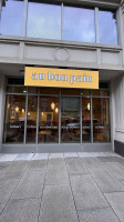 Au Bon Pain outside