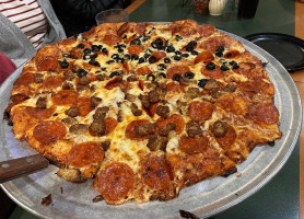 Round Table Pizza food