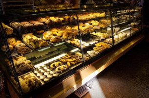 Lovebirds Cafe Bakery inside