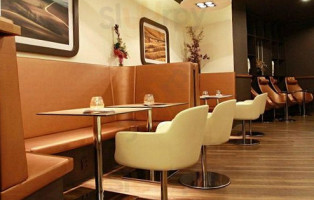 Horseshoe Grill inside