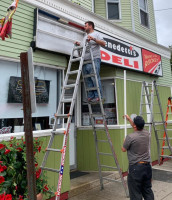 Benedetti's Deli outside