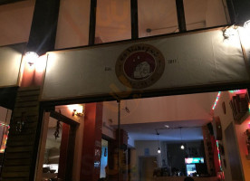 Mei Hoo inside