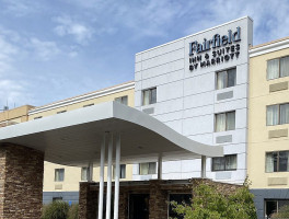 Skipolini's Pizza outside