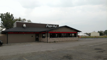 Pizza Hut outside