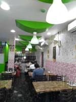 Davenport's Pizza Palace inside