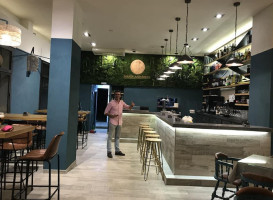 Riscky's -b-q inside