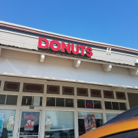 Lemoore Donuts outside