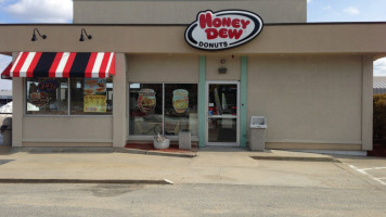 Honey Dew Donuts outside