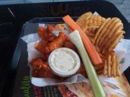 Scubber's Hot Wings food