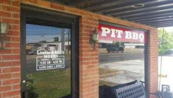Lamar Niki's Pit Barbecue And Soul Food outside