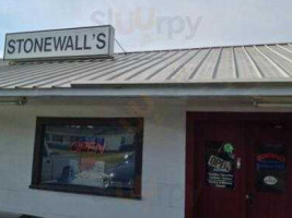 Stonewalls Grill outside