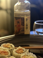 Sushi Tomo food