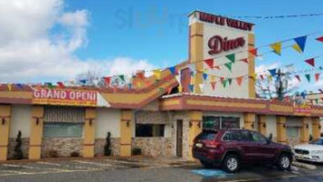 The New Maple Valley Diner outside