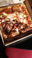 Wally's Pizza, Subs And Broaster Chicken food