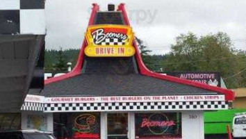 Boomer's Drive-In outside