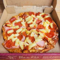 Me-n-ed's Pizza Parlor food