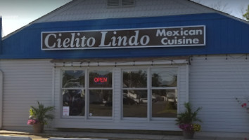 Cielito Lindo Mexican Cuisine outside