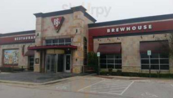 Bj's Brewhouse Temple outside