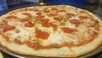 Tommie’s Pizza food