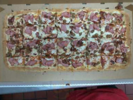 La Pizza Loca food