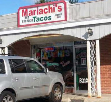 Mariachi's Tacos outside