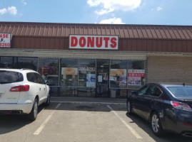 Donut Palace outside