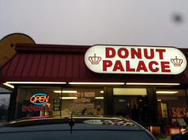 Donut Palace outside