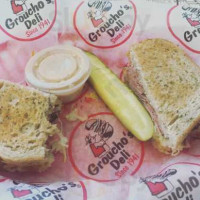 Groucho's Deli food