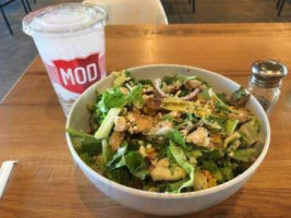 Mod Pizza food