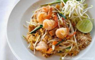 3 Seasons Thai Bistro food