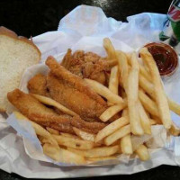 Louie Wingz And Catfish food