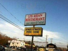 Li's Fine Asian Cuisine Sush outside