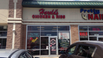 Harold's Chicken Shack outside