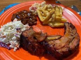 Ray Ray's Hog Pit food
