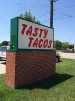Tasty Tacos outside