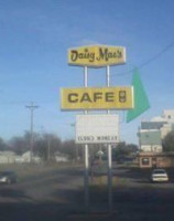 Daisy Maes Cafe outside