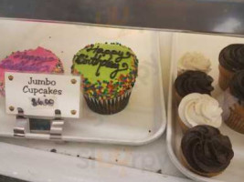 Cupcake Station food