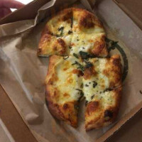 Flippers Pizzeria food