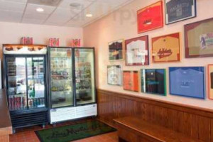 Lou Malnati's Pizzeria Carry Out inside