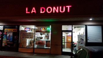L.a. Donuts outside