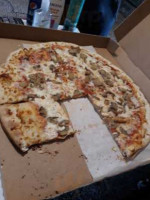 Vinces Italian Pizza Rtssr food