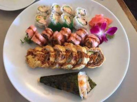 Sushi Uokura inside