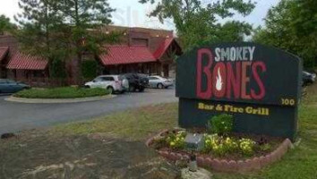 Smokey Bones Fire Grill Peachtree City outside