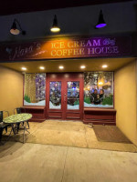 Nana's Ice Cream Coffee House inside