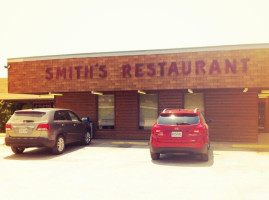 Smiths Short Stop outside