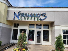 Nordaggios Coffee outside