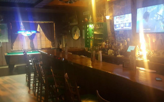 Molly's Irish Pub inside